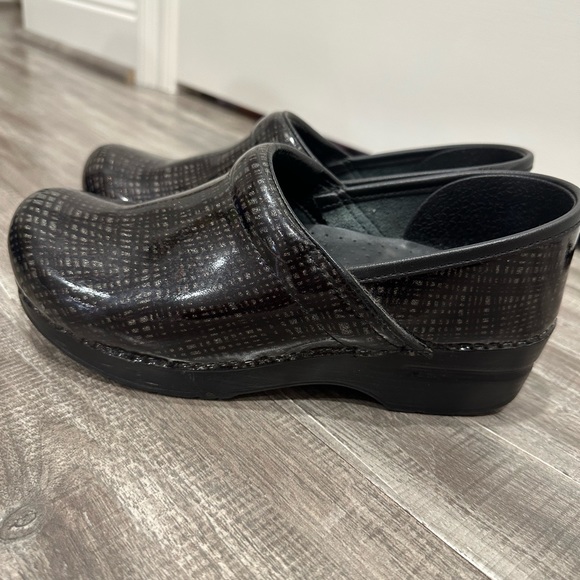 Dansko Professional Clog- Patent Leather, Women’s 8.5 - Picture 2 of 15